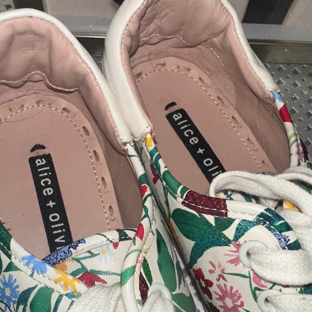 Alice + Olivia Floral Women's Sneakers EUC - Picture 4 of 6